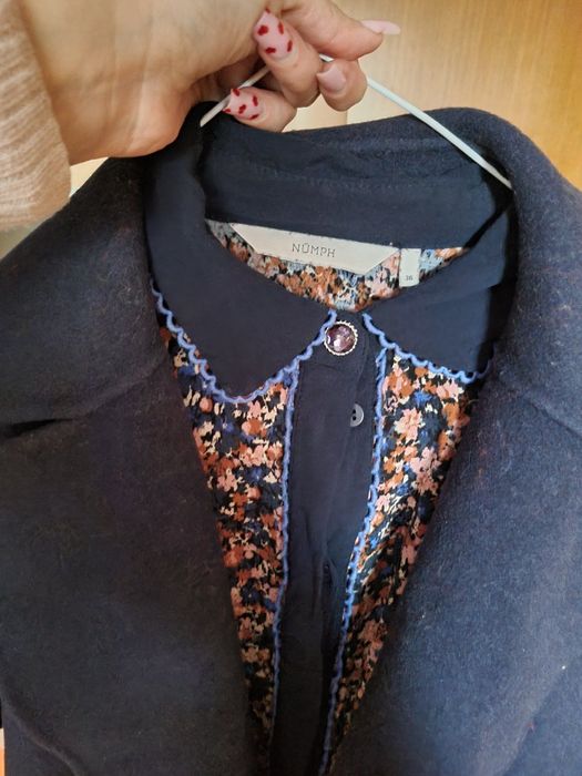 Разкошна риза с флорален десен NÜMPH