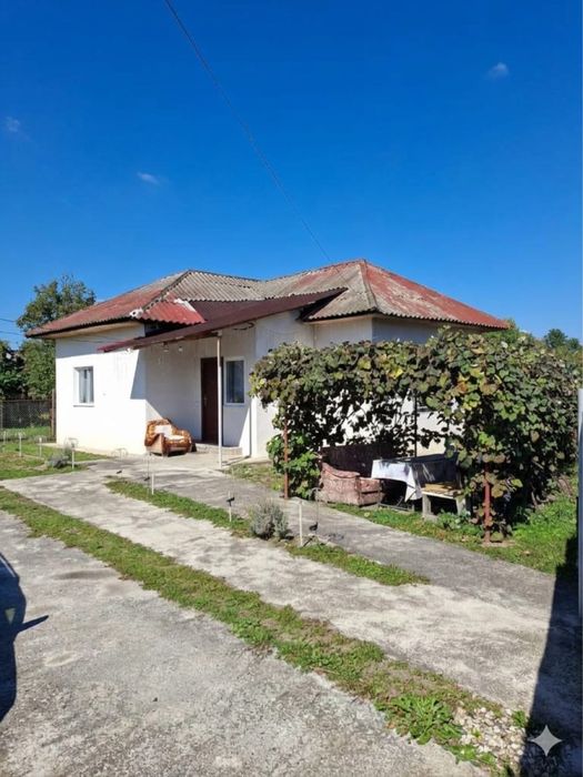 De vânzare: Gospodărie completă cu casă utilată, anexe, curte și livadă mare – 6.243 mp, Cuca (sat Cârcești), Argeș