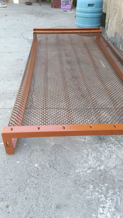 Железная кровать