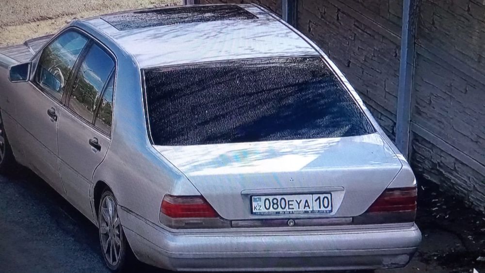 Продам машину Мерседес 140