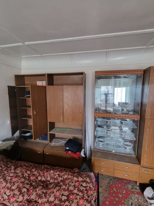 Mebel stenka rangi jigarang