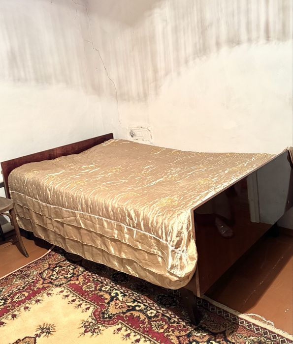 Двуспальная кровать