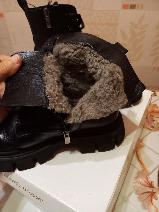 Продам женские сапоги