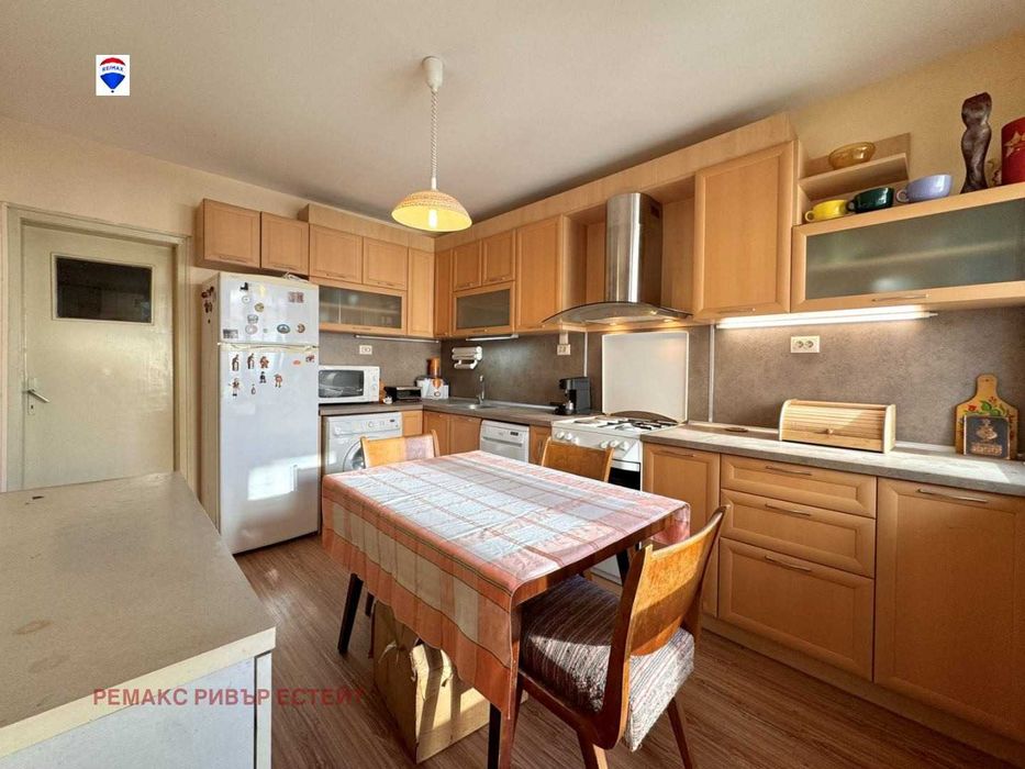 Продава се Двустаен апартамент в Русе, Център - 60 кв.м за 982 €/кв.м - Снимка #5