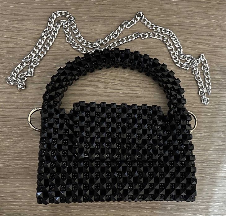 Плетенная сумочка из бусин