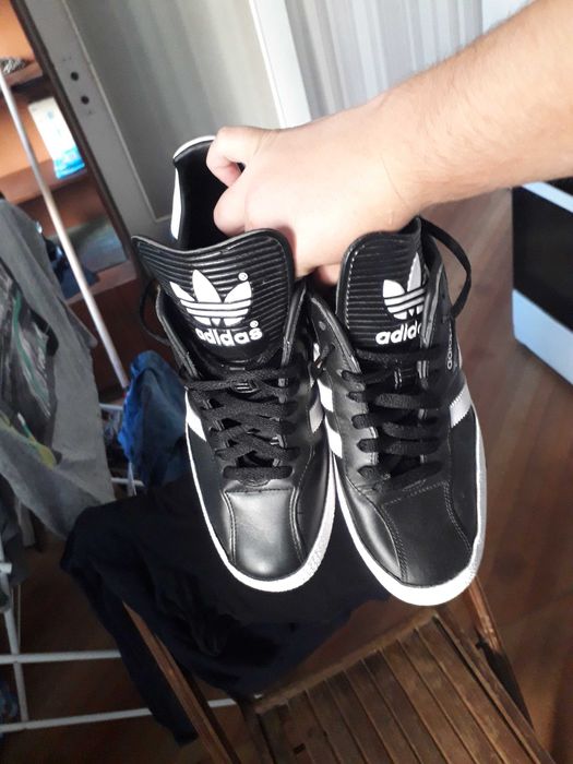 Продавам оригинални маратонки Адидас закупени от Глазгоу цена 100 лева