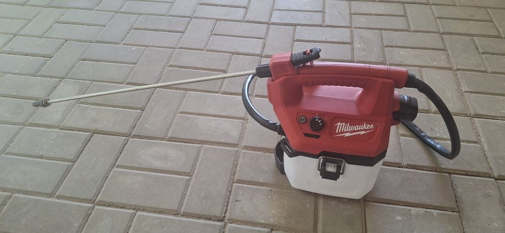 Milwaukee pulverizator