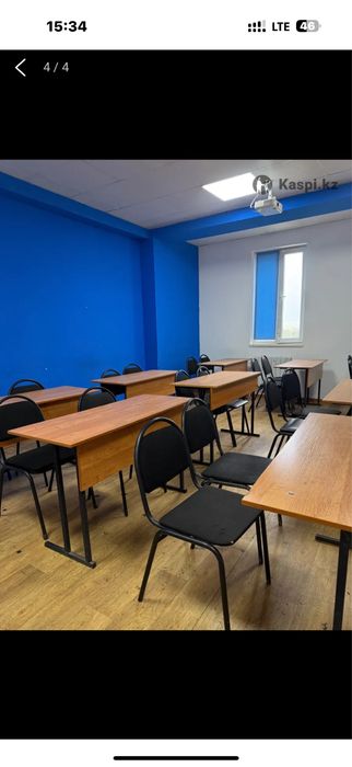 Школьная парта с двумя стульями