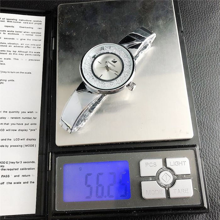 Луксозен ръчен дамски часовник Бижу Сваровски, Swarovski стилен