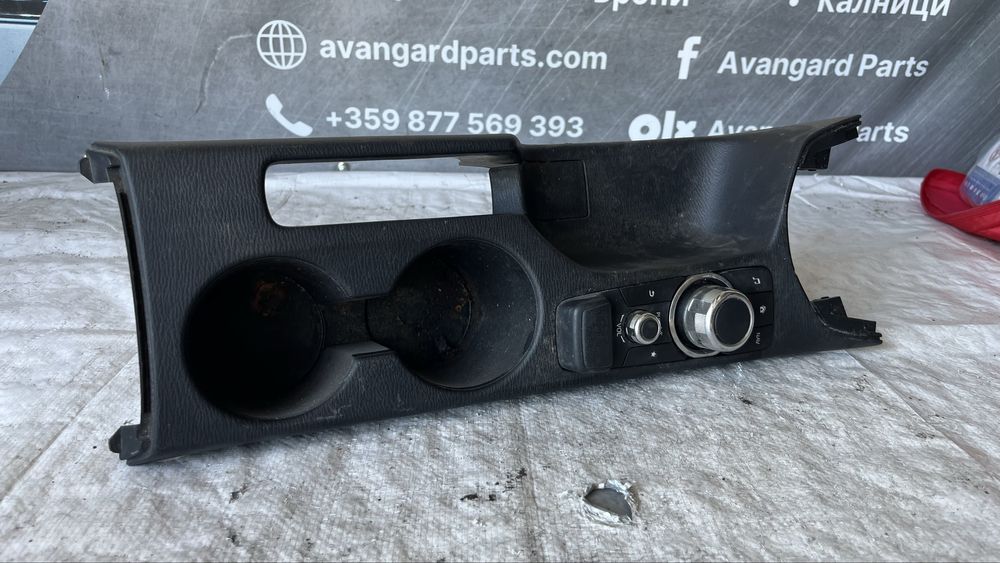 Средна конзола Mazda 2 2019-
