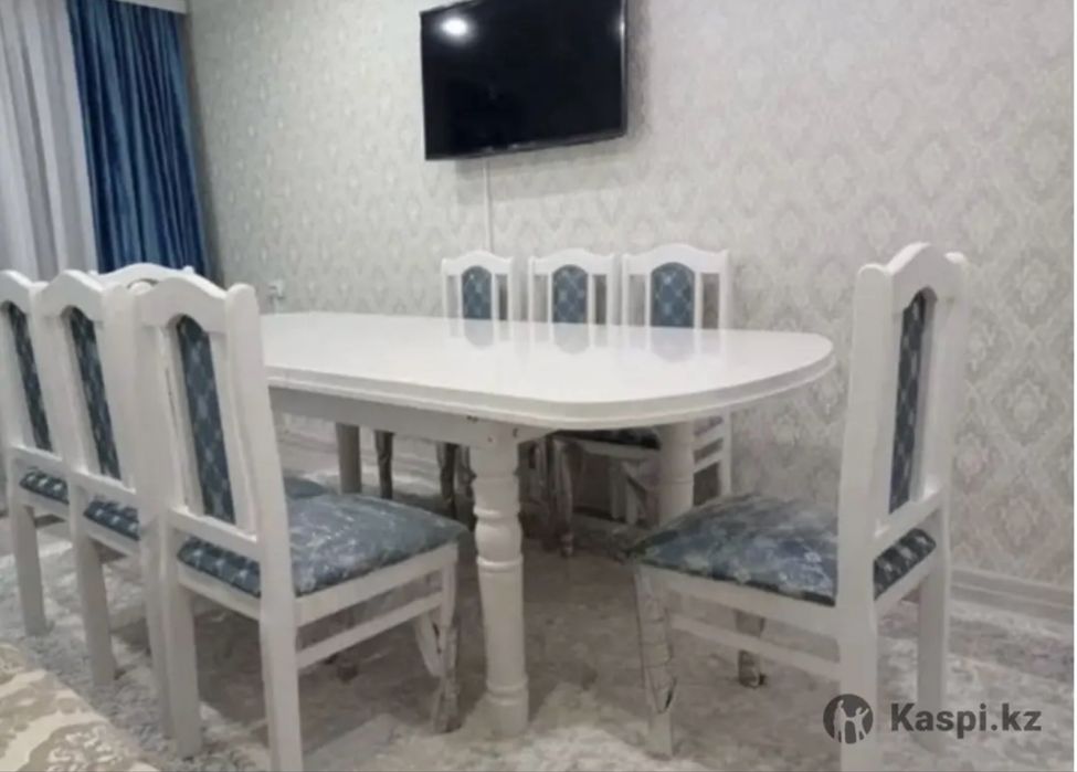 Стол с 8 стульями