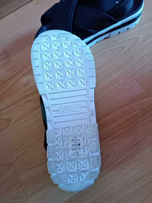 Чисто нови сандали Пума