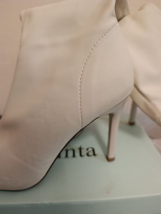 Продам осеннию  обувь,