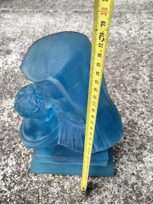 Статуетка на Богородица с младенеца