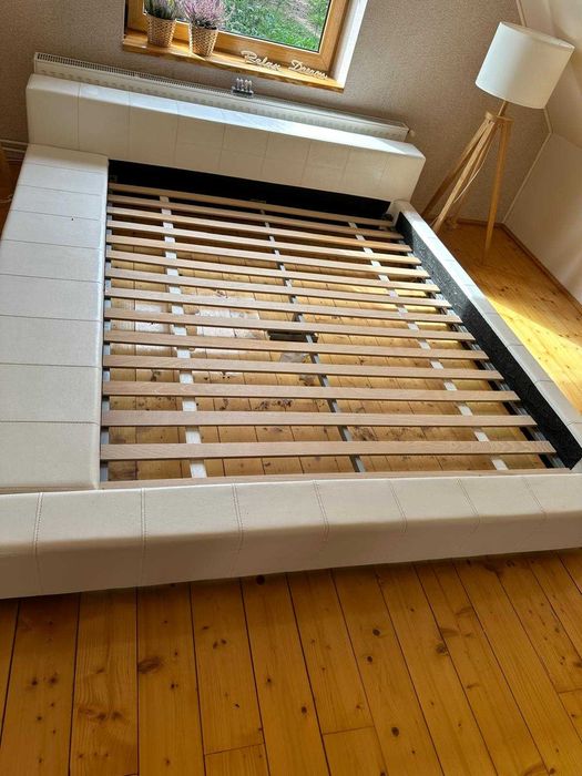 Mobilier Mobexpert dormitor: Set Pat tapițat alb și Ladă așternut