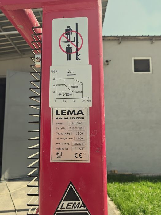 2 штабелёра, 1 и 1.5 тонны