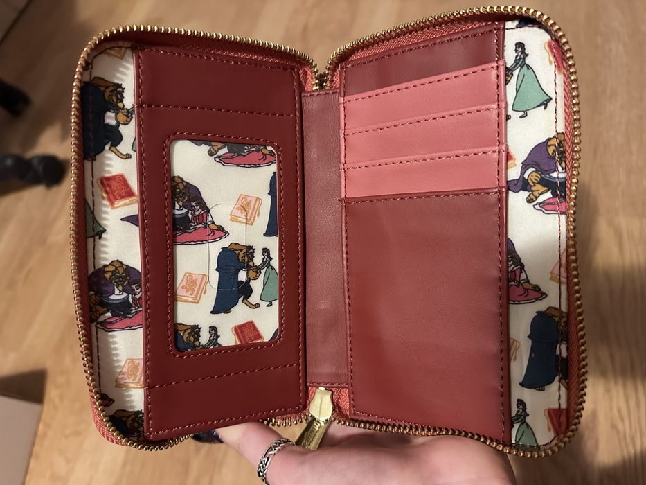Portofel Loungefly Disney Frumoasa și Bestia