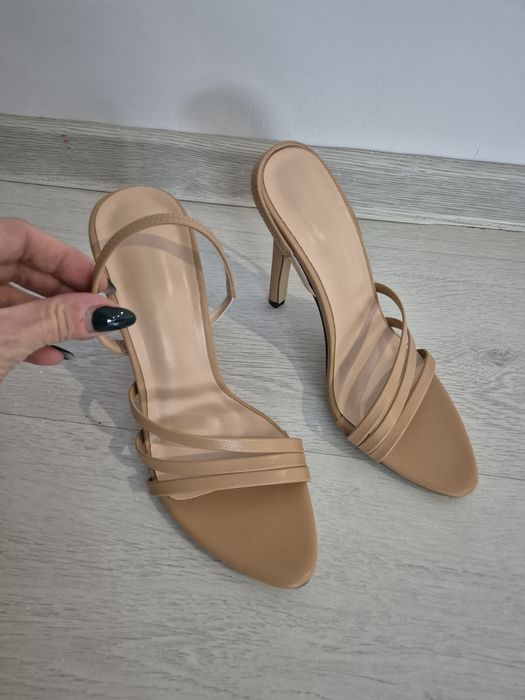 Sandale noi cu toc ,mărimea 37