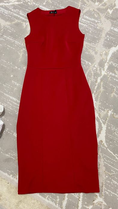 Красное платье...