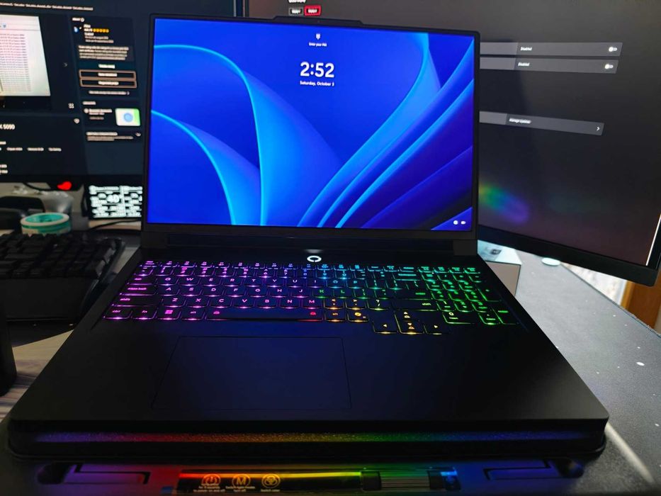 Lenovo Legion Pro 7i 16IAX10H | Ultra 9 275HX | RTX 5090 24GB | 64GB RAM | OLED 240Hz | Garantie eMAG