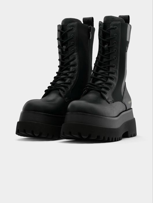 Боти Replay закупени от магазина на  Replay носени 4 пъти , размер 37