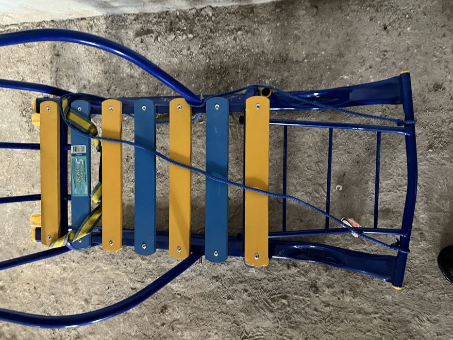 Продам санки детские с чехлом.