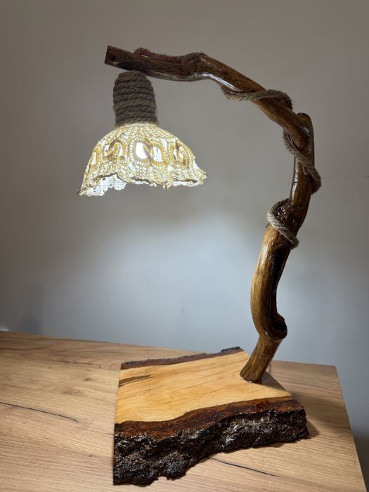 Handmade лампа от масивно дърво