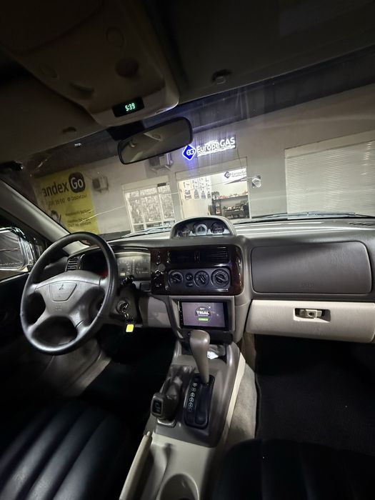 sotiladi mitsubishi montero sport 1