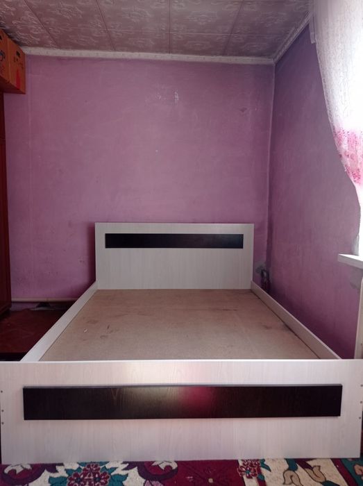 Продам кровать с матрасом
