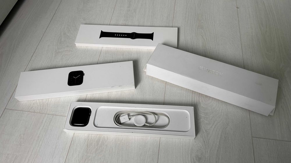 Часовник Apple Watch 6 44mm A2294 ЗА ЧАСТИ