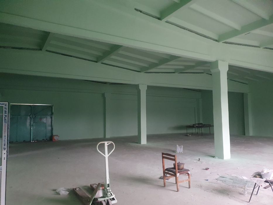 Здание сдается в аренду для производства и хранения.