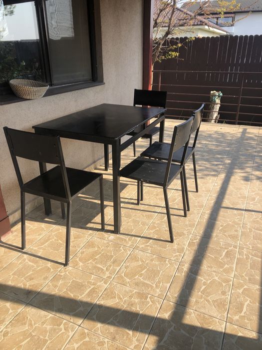 Set de masa cu scaune pentru terasa sau living