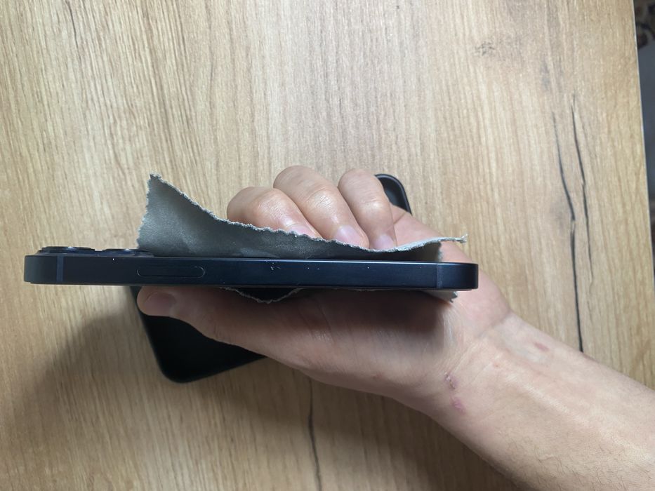 Айфон 13 мини в хорошем состояние