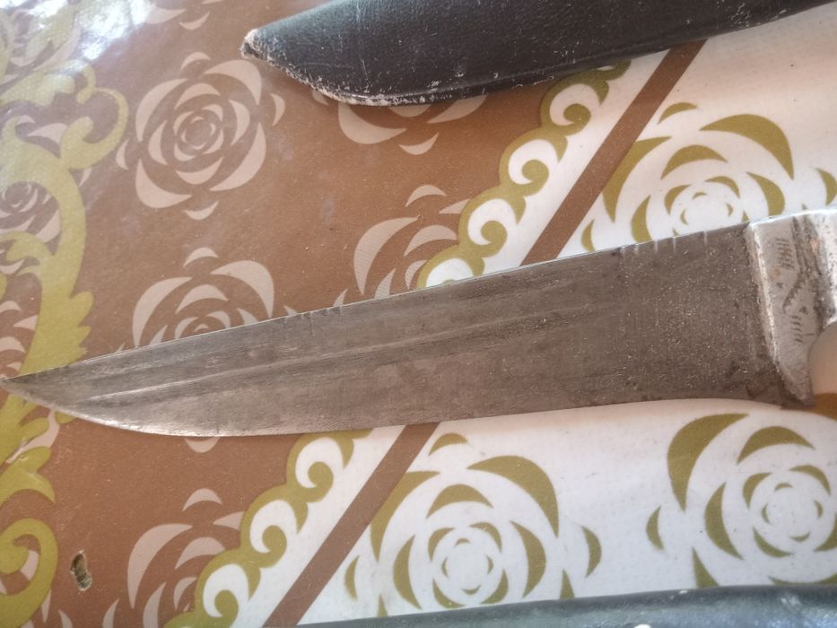 Миллий қўл иши пичоқлар тўплами сотилади (Қинлари билан)