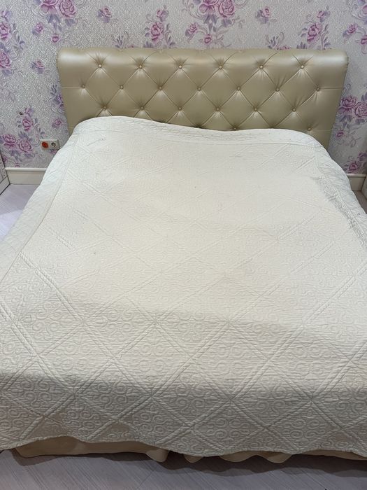 Продам двуспальную кровать