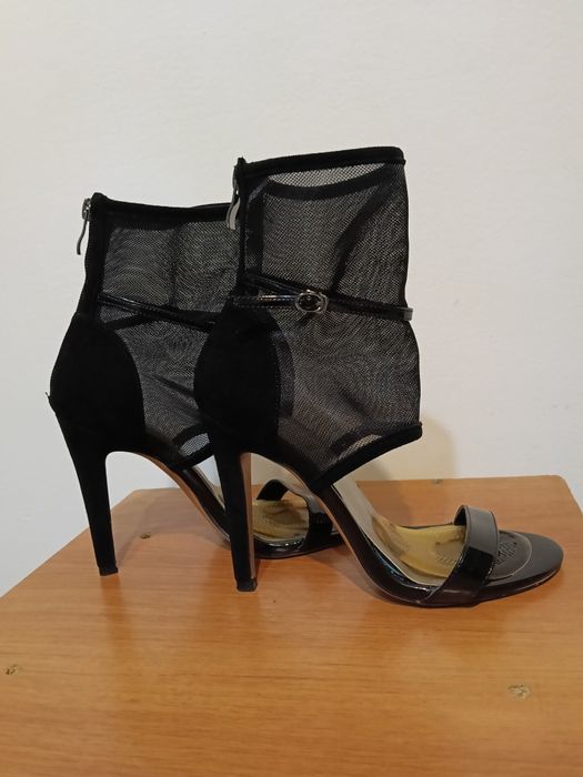 Продам босоножки