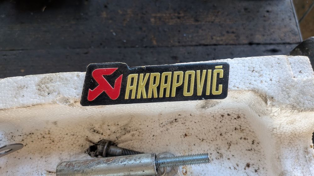 Vând toba sport scuter sau ATV.