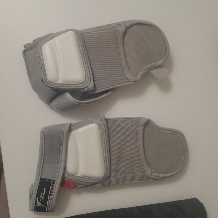 Электронные  носки для тэйквондо