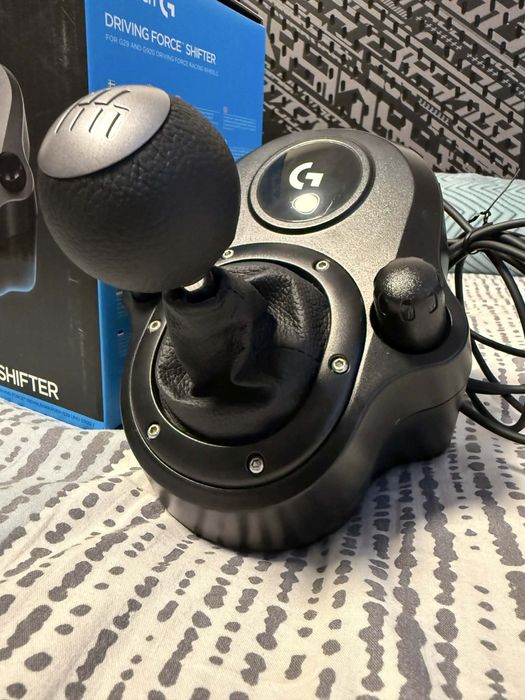 Комплект кормило Logitech G923 + скоростен лост