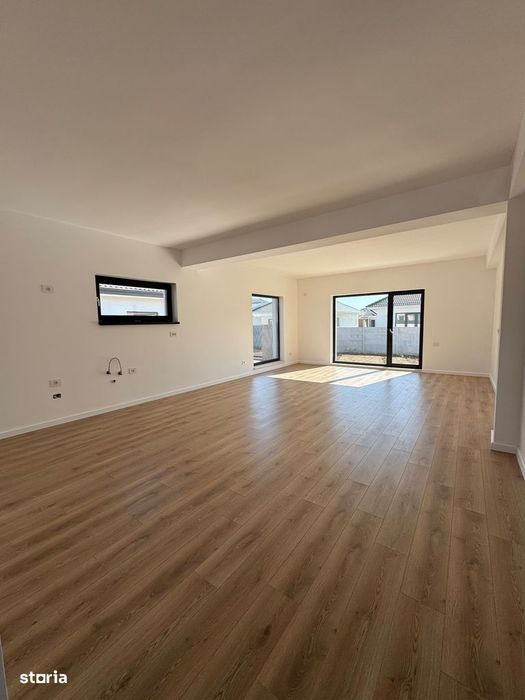 Vile traditionale parter, 3 dormitoare, curte mare, finisaje premium