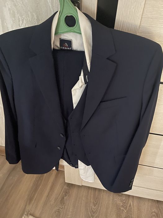 Продам школьные формы, белые рубашки