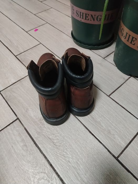 Продам ботинки Ред Вин