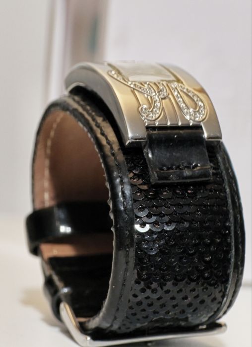 Ceas Damă GUESS - Model Cuff „Statement” cu Cristale