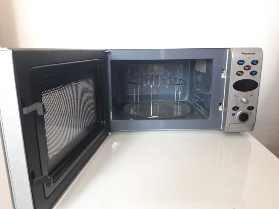 Cuptor microunde Panasonic NN j125M
