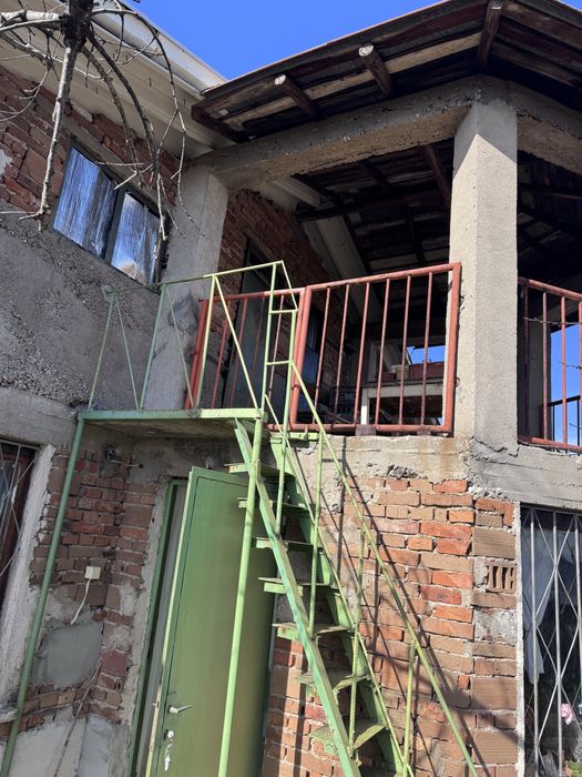 Продава се вила, част от масивна сграда близнак-Прилепци, Кърджали