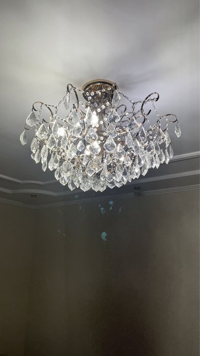 Продам хрустальную люстру