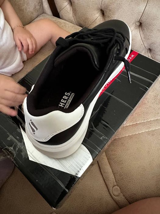 Цвет Чёрный бренд Skechers из Европы