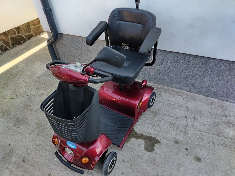 Cărucior scuter electric persoane cu dizabilități