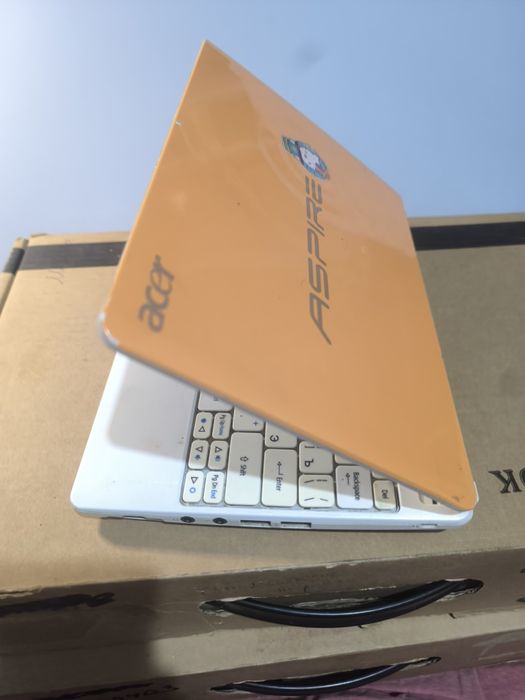 Продам нетбук acer