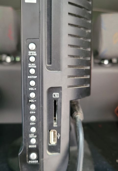 Малък телевизор със  СД.